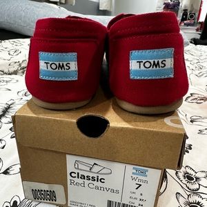 Red TOMS size 7